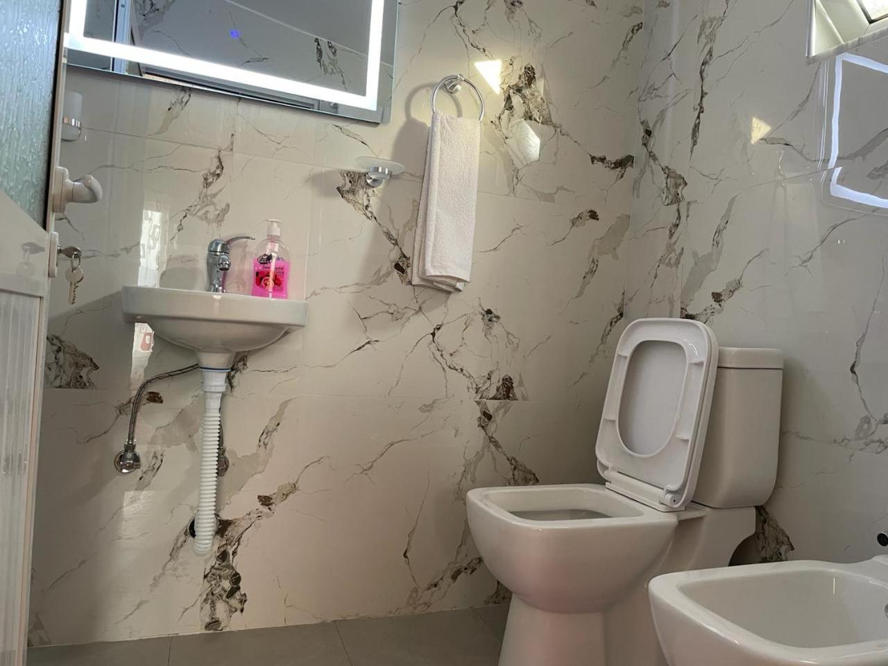 Guesthouse & Hospitality 베라트 외부 사진