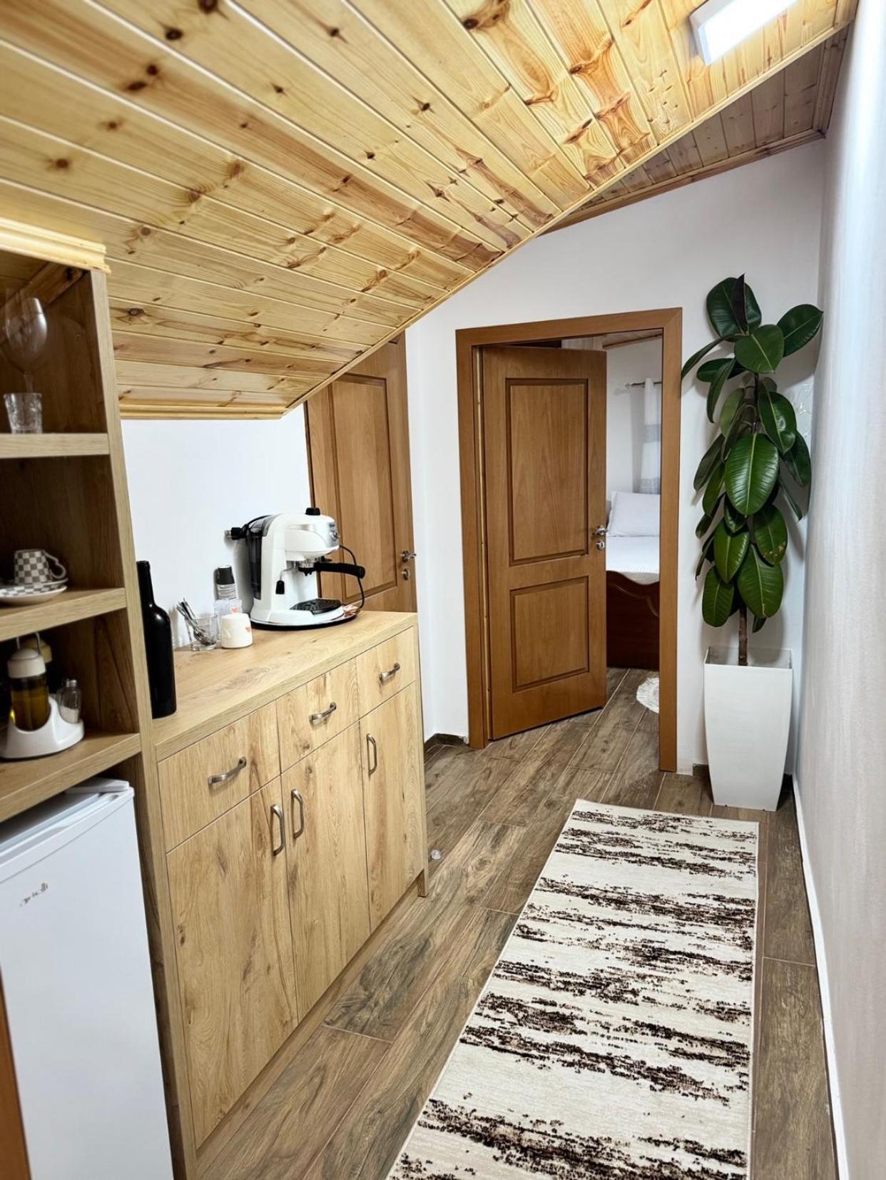 Guesthouse & Hospitality 베라트 외부 사진