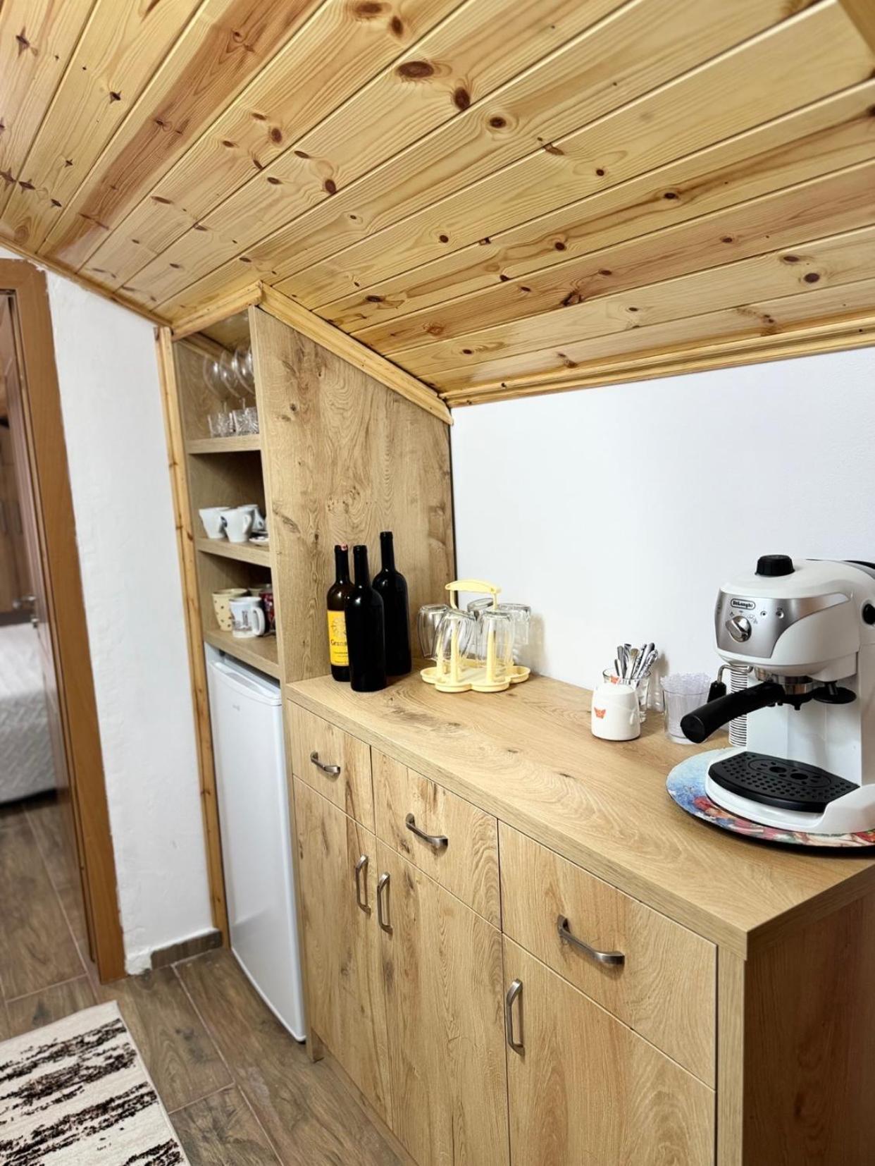 Guesthouse & Hospitality 베라트 외부 사진